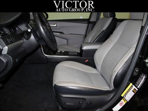 Used 2017 Toyota Camry SE image 17