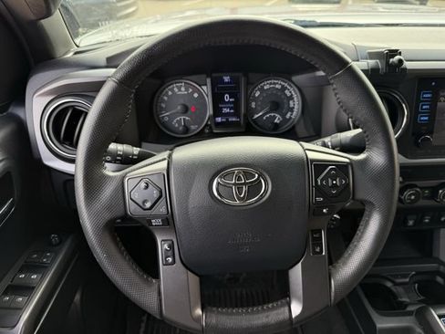 Used 2019 Toyota Tacoma TRD Off-Road AWD/4WD image 12