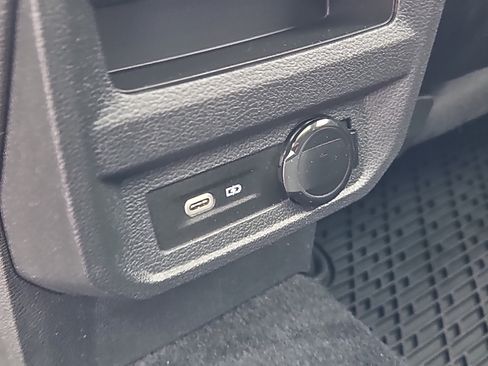 Certified 2021 Volkswagen Tiguan SE w/ Panoramic Sunroof Package image 14