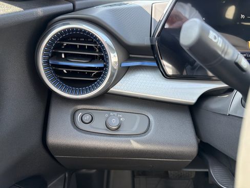 New 2026 Chevrolet Trax LT w/ LT Convenience Package FWD image 14