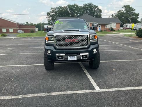 Used 2017 GMC Sierra 2500 Denali w/ Duramax Plus Package AWD/4WD image 16