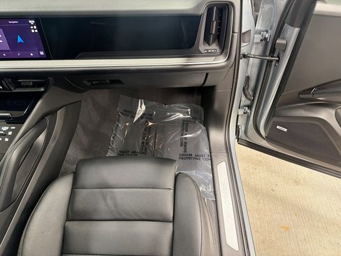 Certified 2026 Porsche Cayenne E-Hybrid AWD/4WD image 18