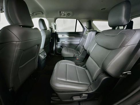 Used 2025 Ford Explorer Active w/ Active Comfort Package RWD image 28