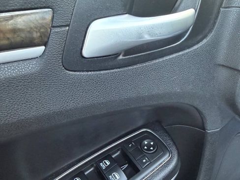 Used 2011 Chrysler 300 RWD image 12