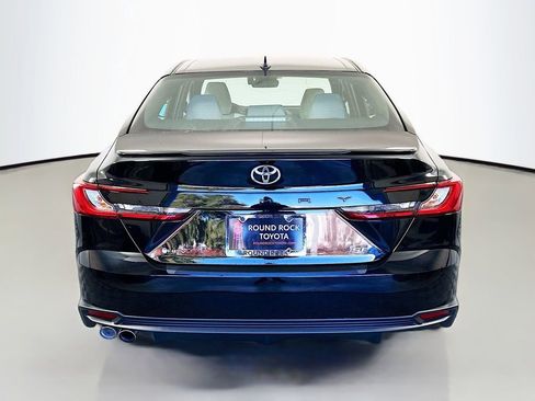 Used 2025 Toyota Camry SE image 6