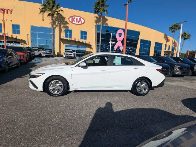 Used 2026 Hyundai Elantra SE FWD image 3