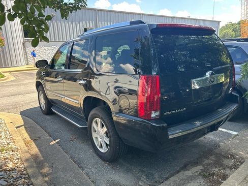 Used 2007 Cadillac Escalade AWD w/ Information Package image 10