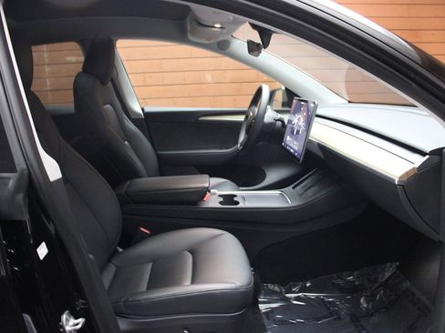 Used 2023 Tesla Model Y Long Range image 26