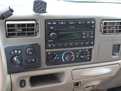 Used 2004 Ford F350 Lariat image 23