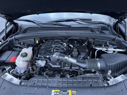 Used 2023 Jeep Grand Cherokee Limited w/ Luxury Tech Group II image 29