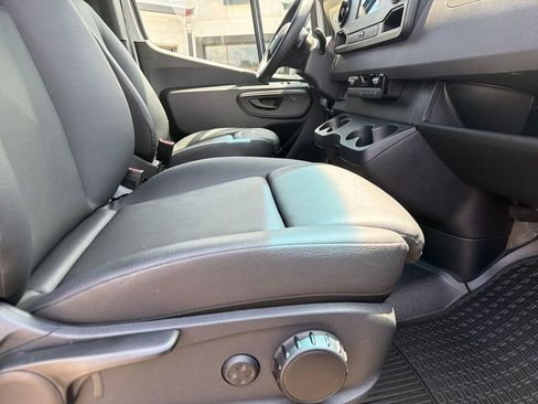 Used 2024 Mercedes-Benz Sprinter 2500 image 36
