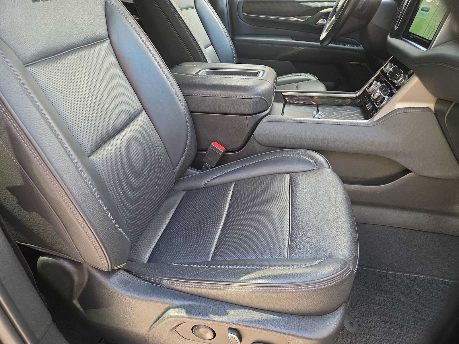 Used 2022 GMC Yukon Denali AWD/4WD image 23