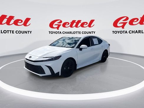 Used 2026 Toyota Camry SE image 4