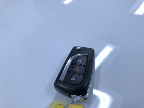 Used 2019 Toyota RAV4 LE w/ Carpet Mat Package AWD/4WD image 32