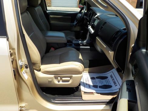 Used 2016 Toyota Sequoia SR5 w/ Premium Package RWD image 28