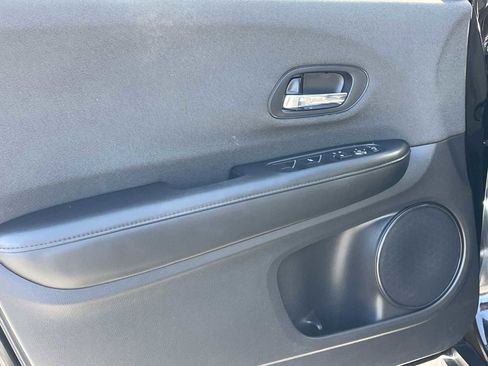 Used 2020 Honda HR-V LX image 11