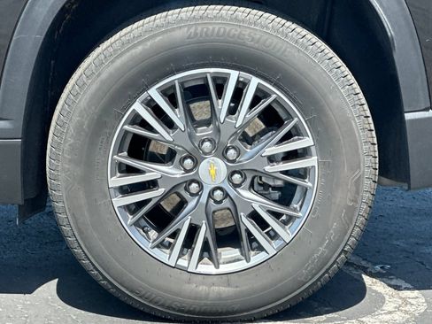 Used 2025 Chevrolet Traverse LT AWD/4WD image 43