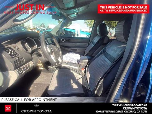 Used 2015 Toyota Tacoma PreRunner w/ TRD Sport Package RWD image 3