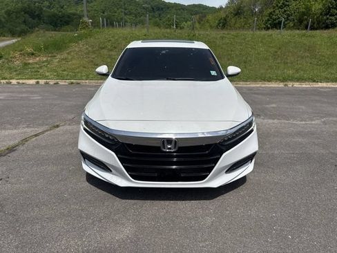 Used 2018 Honda Accord Touring image 3