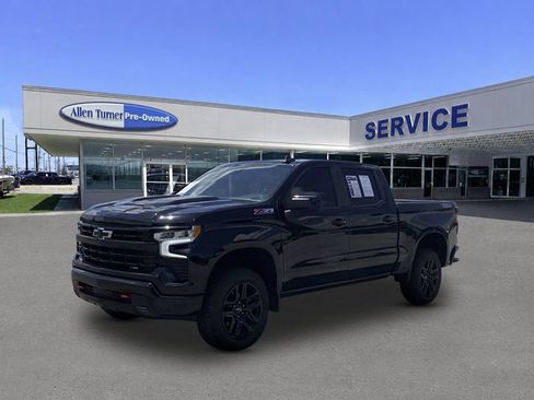 Used 2024 Chevrolet Silverado 1500 LT Trail Boss w/ Convenience Package II AWD/4WD image 4