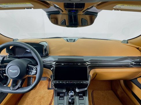 Used 2026 Aston Martin Vanquish Convertible RWD image 21