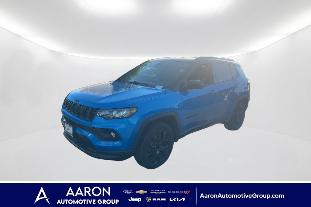 Used 2023 Jeep Compass Latitude w/ Convenience Group AWD/4WD image 1