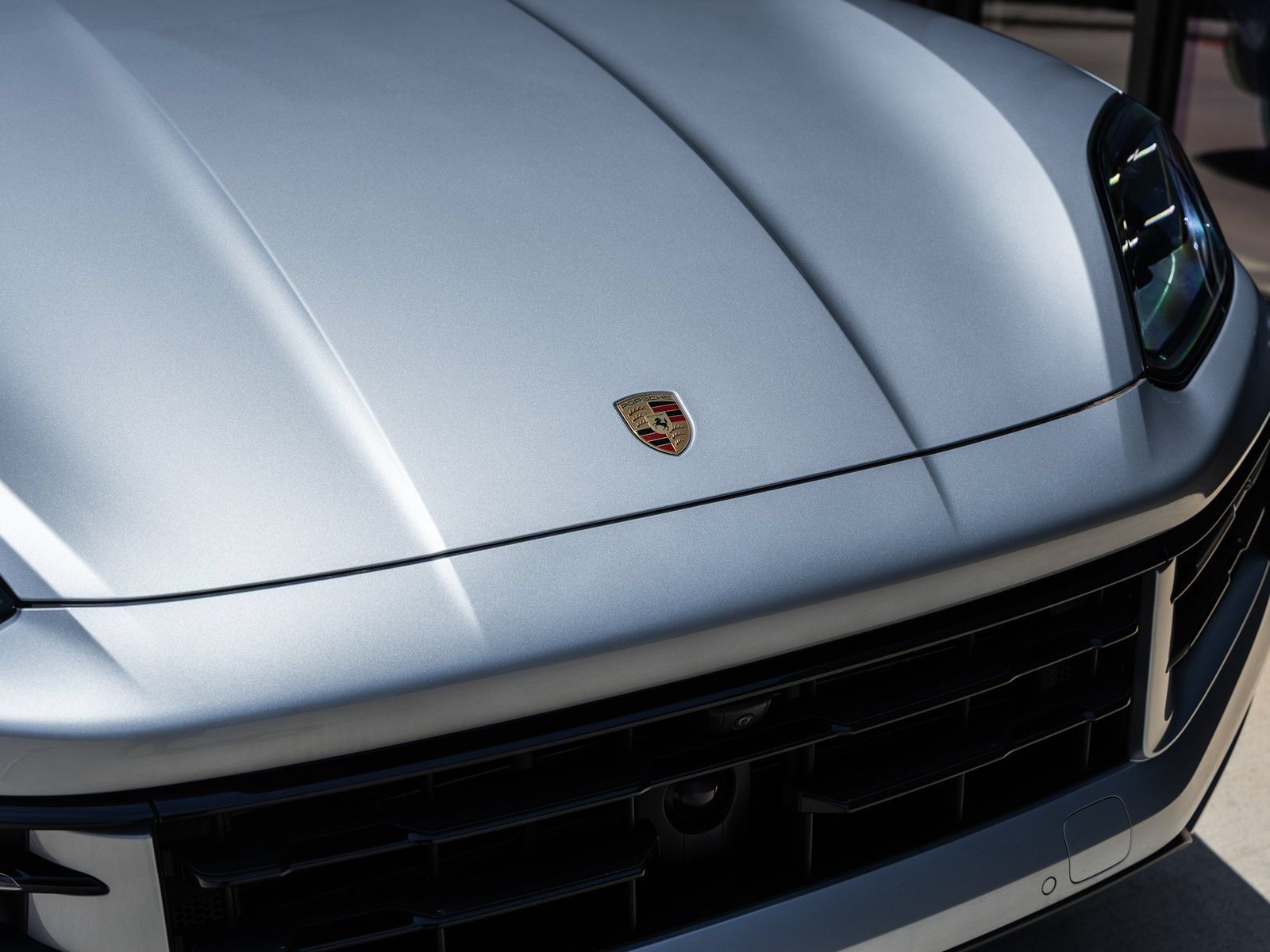 Certified 2025 Porsche Cayenne E-Hybrid Coupe AWD/4WD image 19