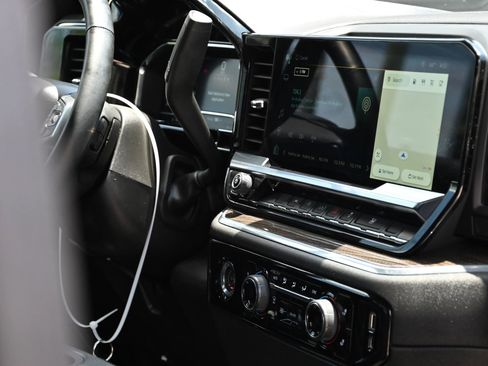Used 2023 Chevrolet Silverado 1500 LT AWD/4WD image 8
