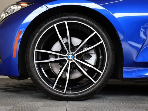 Used 2023 BMW 330i Sedan w/ M Sport Package RWD image 9