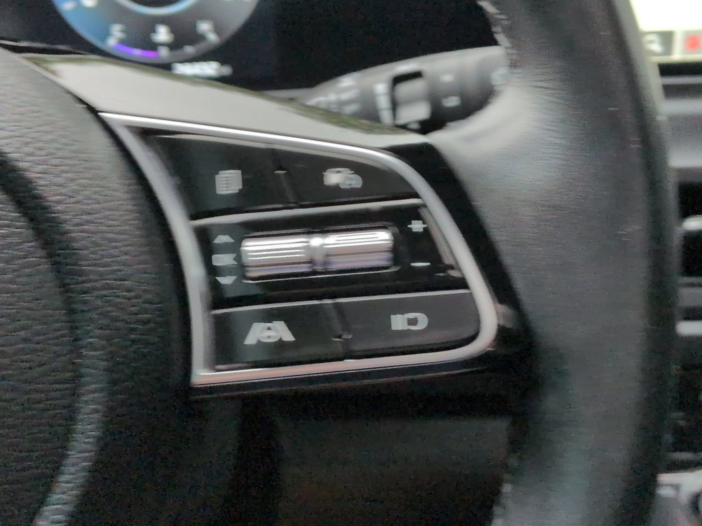 Certified 2025 Kia Seltos EX w/ EX Sunroof Package FWD image 32