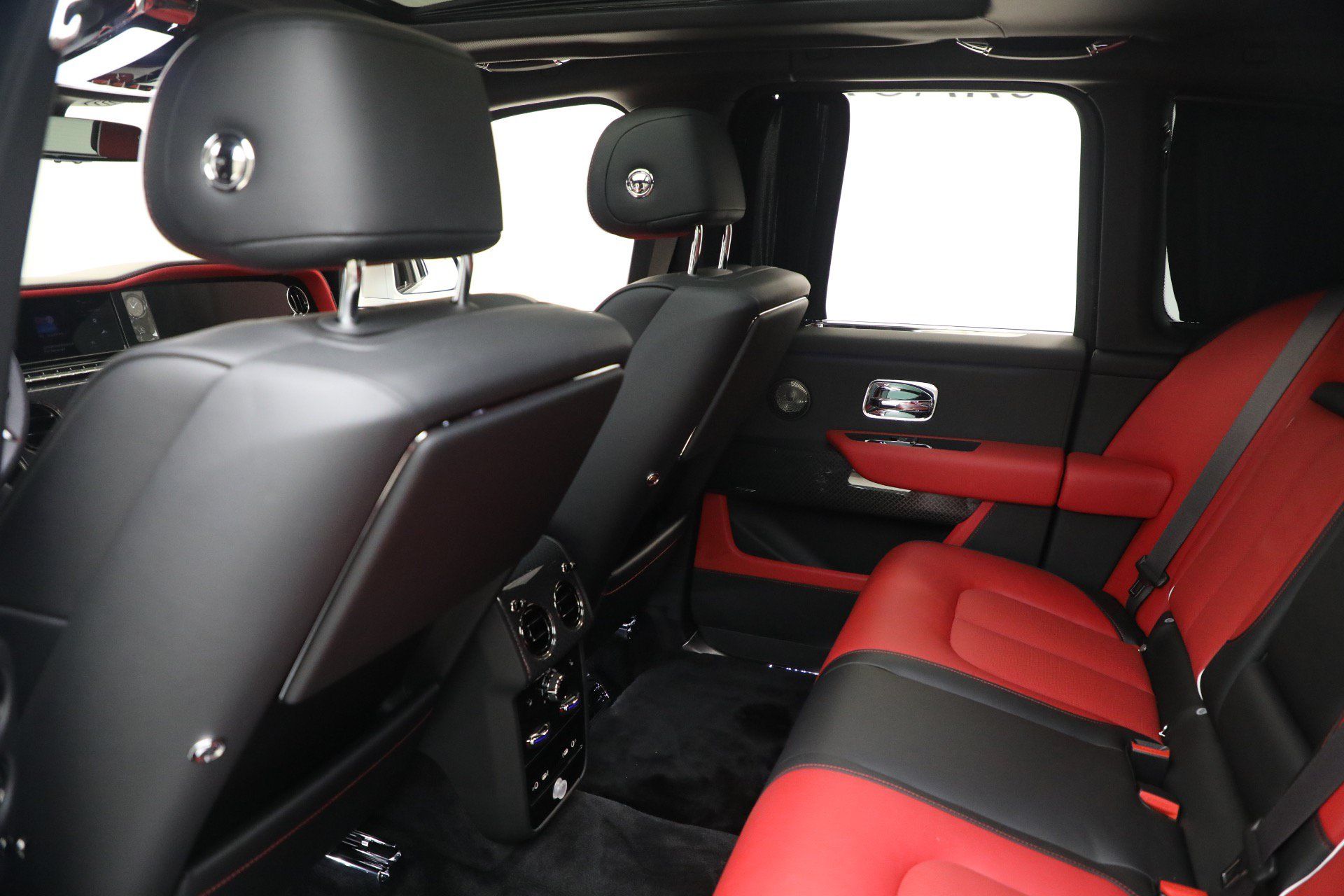 Certified 2025 Rolls-Royce Cullinan Black Badge AWD/4WD image 26