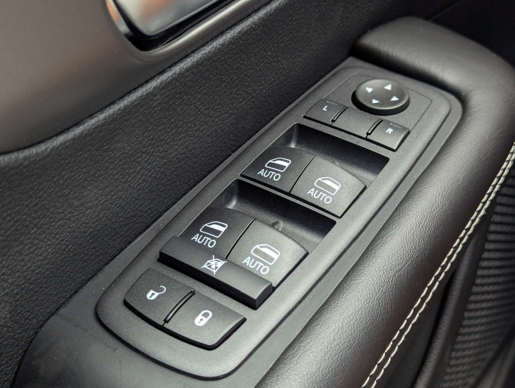 New 2027 Chrysler Pacifica Select w/ Family Tech Group FWD image 22