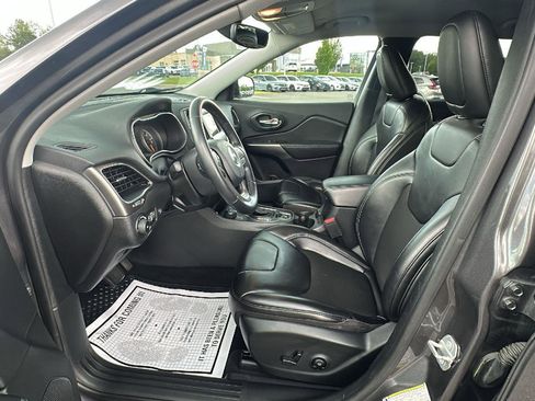 Used 2019 Jeep Cherokee Latitude Plus w/ Comfort/Convenience Group image 26