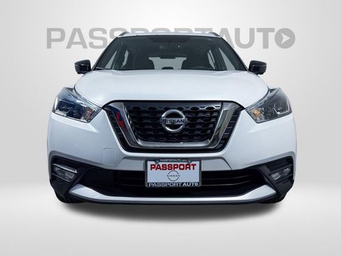 Used 2018 Nissan Kicks SR image 2