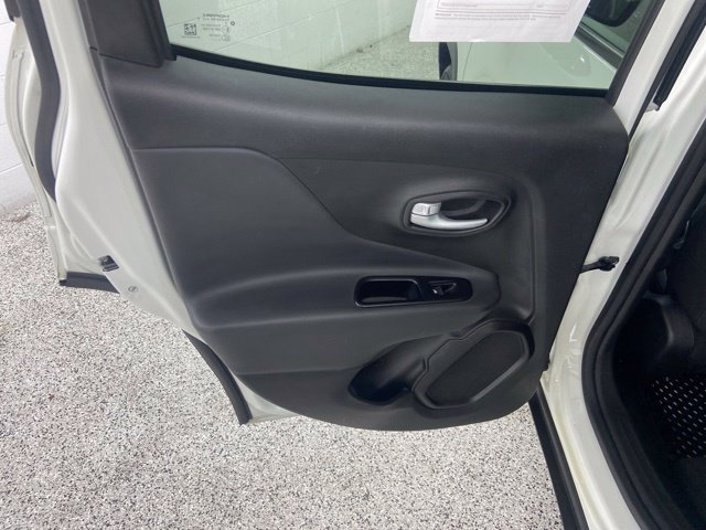 Used 2023 Jeep Renegade Latitude AWD/4WD image 13
