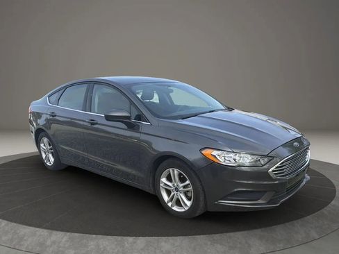 Used 2018 Ford Fusion SE w/ Fusion SE Technology Package FWD image 17
