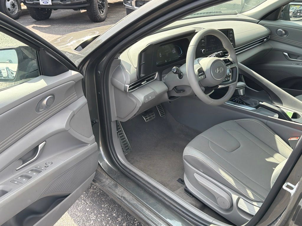 Used 2026 Hyundai Elantra Sport FWD image 12
