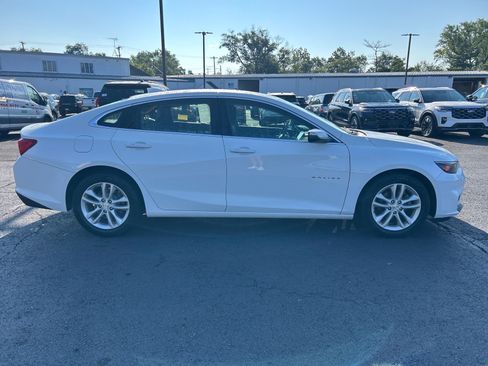 Used 2018 Chevrolet Malibu LT FWD image 4