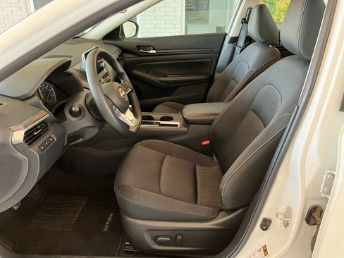 Used 2025 Nissan Altima 2.5 SV FWD image 7