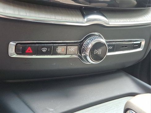 Certified 2025 Volvo XC60 B5 Plus image 14