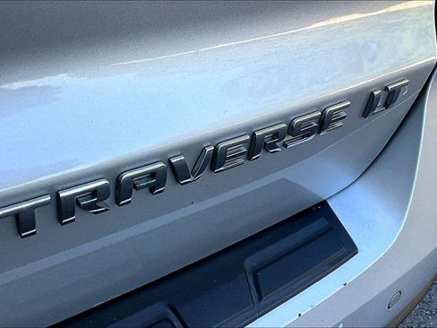 Used 2016 Chevrolet Traverse LT w/ Style and Technology Package FWD image 24