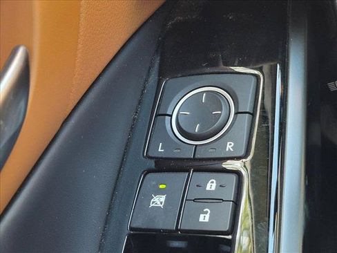 Used 2023 Lexus IS 300 w/ Comfort Package RWD image 10