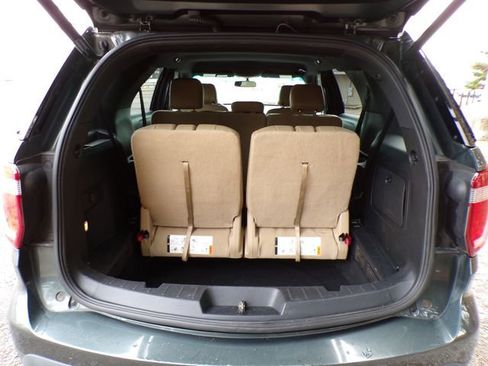 Used 2016 Ford Explorer XLT w/ Equipment Group 202A image 7