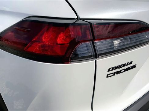 Used 2025 Toyota Corolla Cross AWD Hybrid image 28
