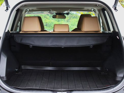 Used 2023 Toyota RAV4 XLE Premium image 13