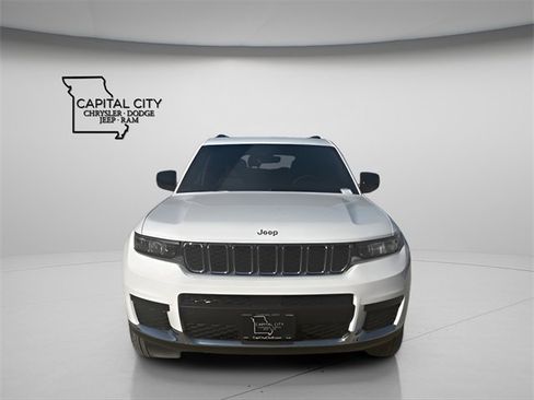 New 2025 Jeep Grand Cherokee L Laredo image 3