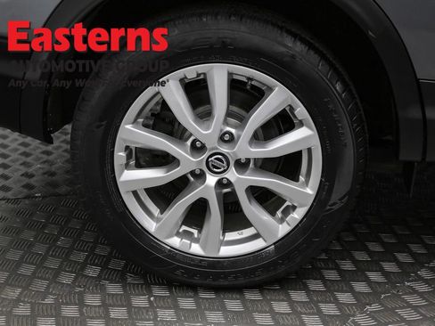 Used 2021 Nissan Rogue Sport S image 29