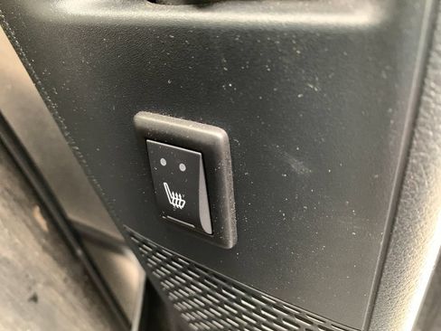 Used 2025 Chrysler Pacifica Limited FWD image 23