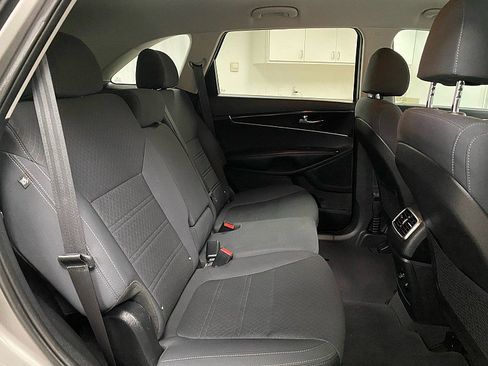 Used 2018 Kia Sorento FWD V6 w/ LX V6 Convenience Package image 13