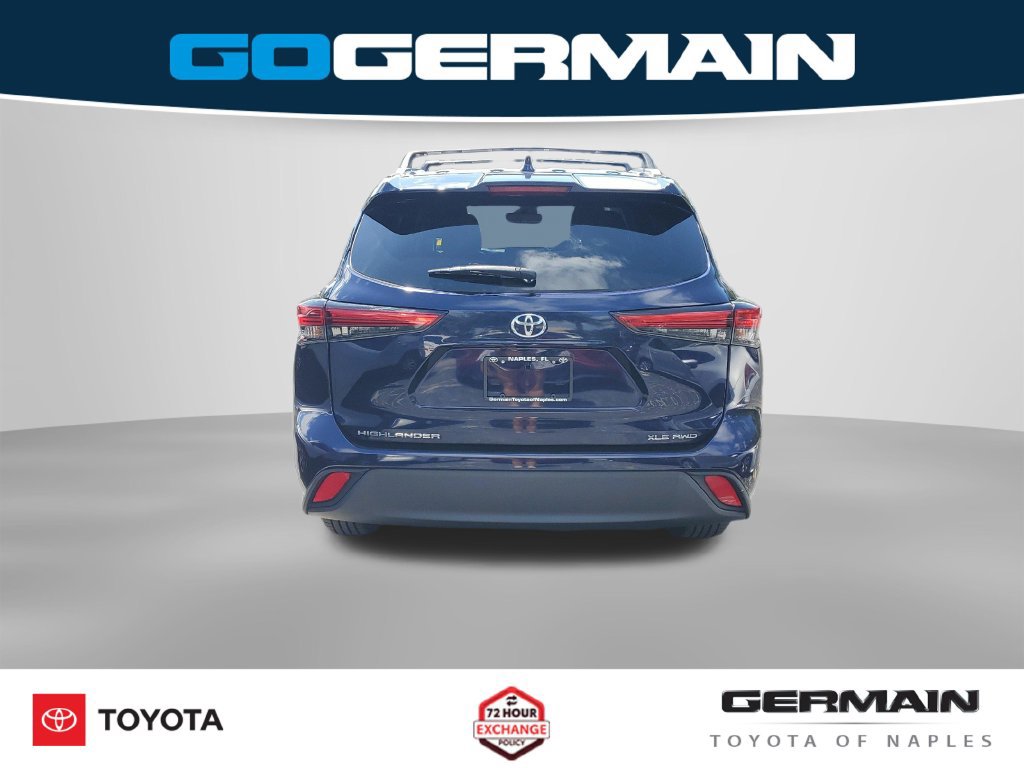Used 2022 Toyota Highlander XLE AWD/4WD image 11